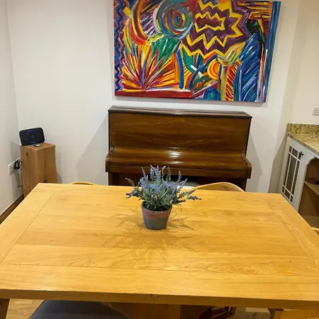 Two Trees, By Birch 펜션 *