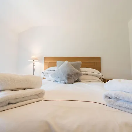 Two Trees, By Birch * Hetton