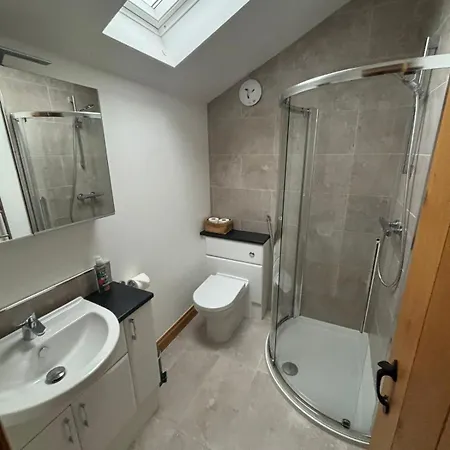 Two Trees, By Birch 펜션 *