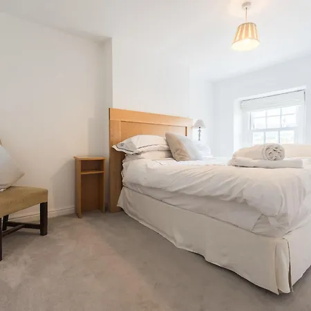 Two Trees, By Birch 펜션