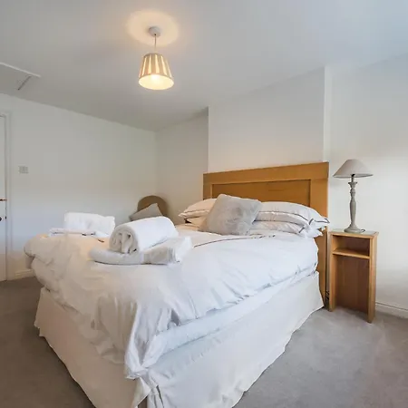 Two Trees, By Birch 펜션 *